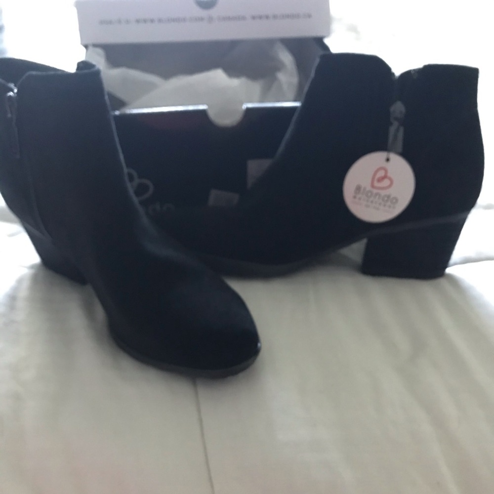 Brand new tags on Blondo brand, waterproof bootie.